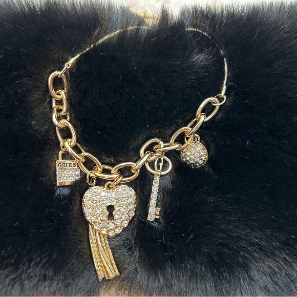 GUESS bracelet heart charm new no tag - Picture 1 of 3